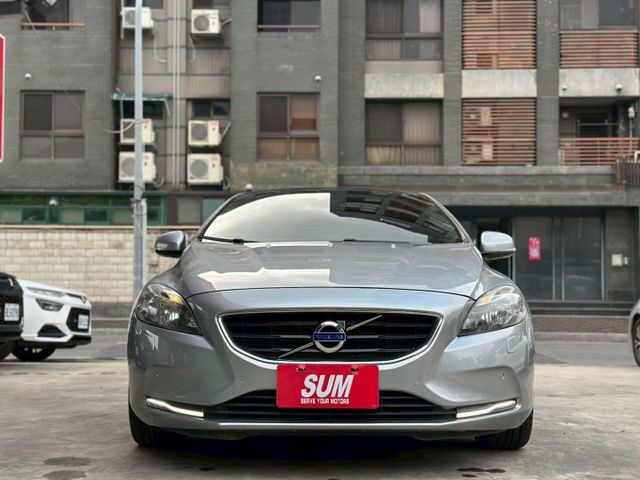 歡迎視訊賞車。原鈑件，認證車。T4旗艦型，免鑰啟動、全景天窗、定速、車道偏離警示、盲點偵測、遠光燈自動控制、倒車顯影。  第2張相片