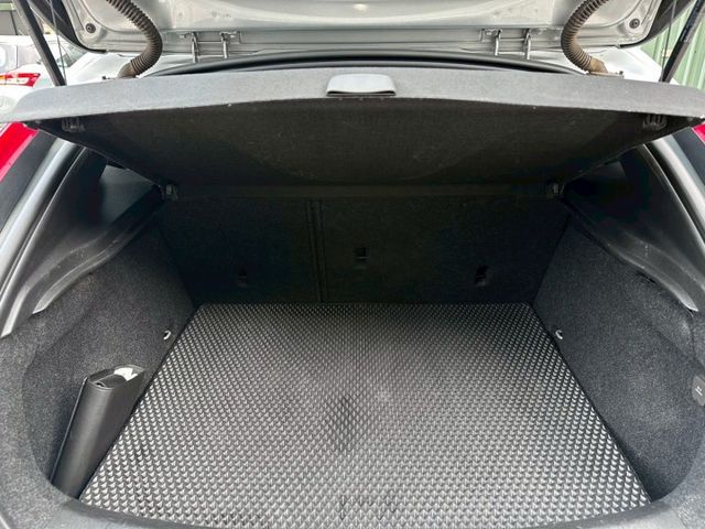 歡迎視訊賞車。原鈑件，認證車。T4旗艦型，免鑰啟動、全景天窗、定速、車道偏離警示、盲點偵測、遠光燈自動控制、倒車顯影。  第10張相片