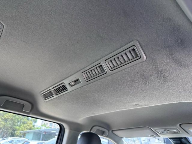 歡迎視訊賞車。豪華+、七人座、雙電動滑門、IKEY、LED日行燈、後座冷氣出風口、胎壓偵測、定速巡航、盲電偵測，認證車。  第16張相片
