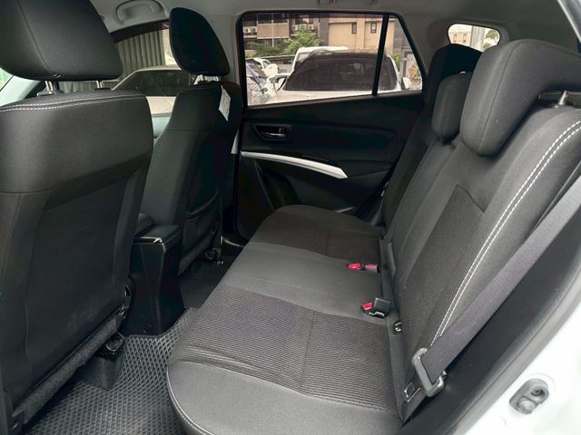歡迎視訊賞車。渦輪增壓引擎的跨界休旅。ACC、AEB、定速、循跡防滑、斜坡起步輔助、七安、免鑰匙、分區溫控、LED頭燈  第9張相片