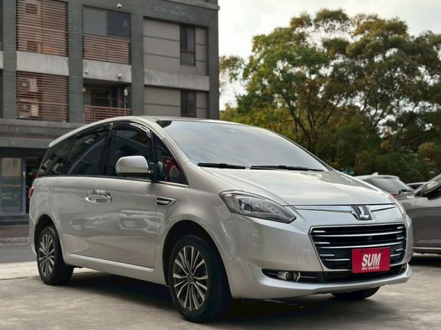歡迎視訊賞車。2020型，智能影音八人座，雙螢幕、環景影像、四安、IKEY、循跡防滑、斜坡起步輔助、恆溫空調、後座出風口  第5張相片