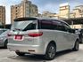 歡迎視訊賞車。2020型，智能影音八人座，雙螢幕、環景影像、四安、IKEY、循跡防滑、斜坡起步輔助、恆溫空調、後座出風口  第7張縮圖