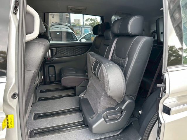 歡迎視訊賞車。2020型，智能影音八人座，雙螢幕、環景影像、四安、IKEY、循跡防滑、斜坡起步輔助、恆溫空調、後座出風口  第14張相片