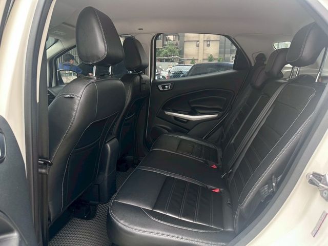 歡迎視訊賞車。旗艦型，七安、恆溫、IKEY、定速、倒車顯影、前雷達、感應頭燈、感應式雨刷、電折、前霧燈。認證車，可全額貸  第9張相片