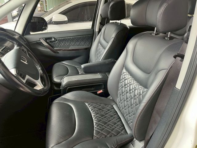 歡迎視訊賞車。旗艦型，四安、電動椅、環景影像、感應頭燈、夜視輔助、車道偏離警示、後座影音、HID頭燈。原鈑件，認證車！  第3張相片