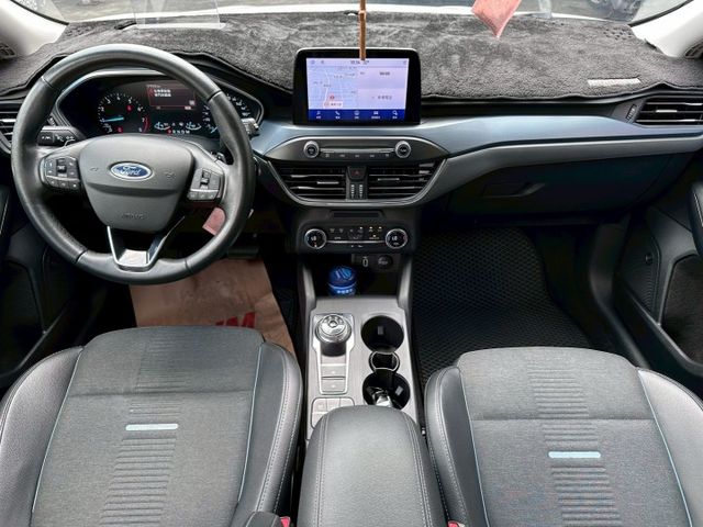 歡迎視訊賞車。Active任性版。原鈑件，認證車。IKEY、前雷達、ACC跟車、抬頭顯示、分區溫控、電動椅、LED頭燈  第7張相片