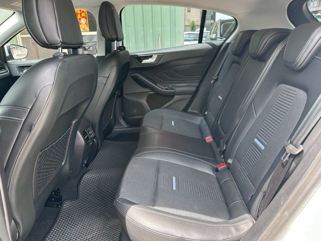 歡迎視訊賞車。Active任性版。原鈑件，認證車。IKEY、前雷達、ACC跟車、抬頭顯示、分區溫控、電動椅、LED頭燈  第9張相片