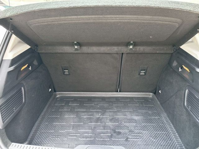 歡迎視訊賞車。Active任性版。原鈑件，認證車。IKEY、前雷達、ACC跟車、抬頭顯示、分區溫控、電動椅、LED頭燈  第11張相片