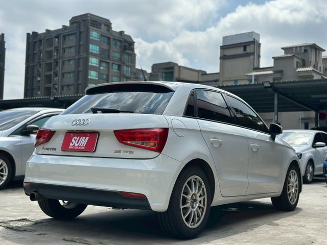 歡迎視訊賞車。六具安全氣囊、循跡防滑、斜坡起步輔助、胎壓偵測。認證車。有改排氣管。  第4張相片