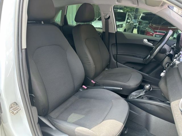 歡迎視訊賞車。六具安全氣囊、循跡防滑、斜坡起步輔助、胎壓偵測。認證車。有改排氣管。  第8張相片