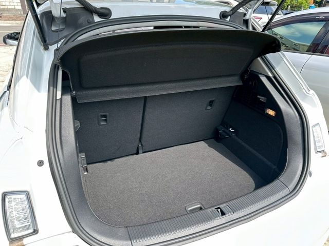 歡迎視訊賞車。六具安全氣囊、循跡防滑、斜坡起步輔助、胎壓偵測。認證車。有改排氣管。  第11張相片