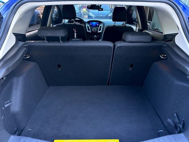 歡迎視訊賞車。EcoBoost 180汽油時尚型，四安、定速、換檔撥片、循跡防滑、斜坡起步輔助、感應頭燈。認證車。  第11張相片