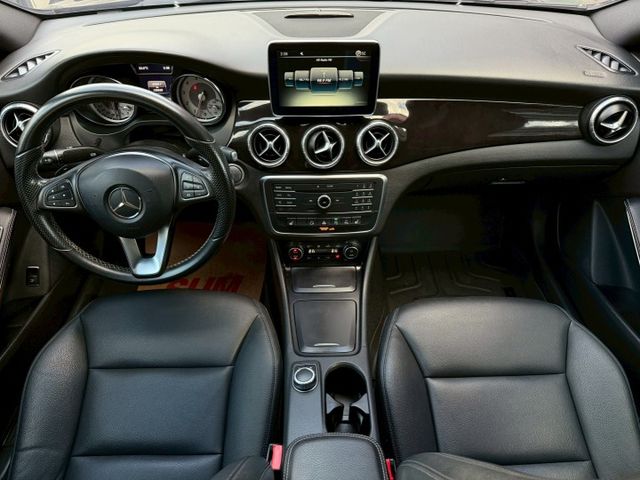 歡迎視訊賞車。CLA250 4MATIC。原鈑件，認證車。僅跑12萬，內裝超漂亮！全景天窗、倒車顯影、電動椅、雙區溫控  第7張相片