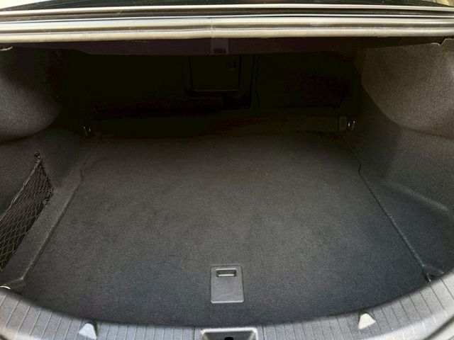 歡迎視訊賞車。CLA250 4MATIC。原鈑件，認證車。僅跑12萬，內裝超漂亮！全景天窗、倒車顯影、電動椅、雙區溫控  第10張相片