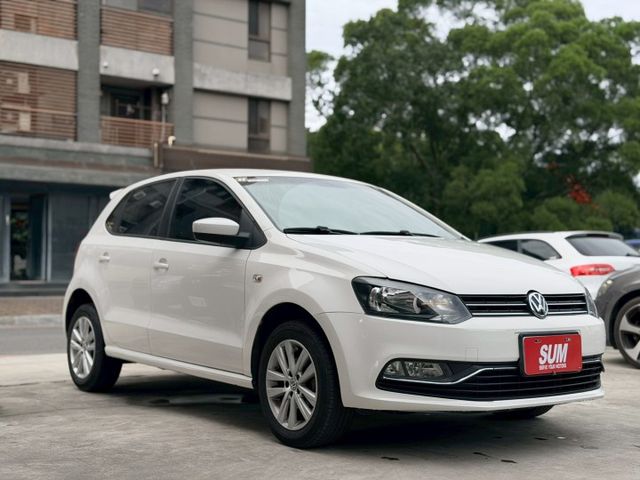 歡迎視訊賞車。頂規，雙安、恆溫、皮椅、鋁圈、前霧燈、螢幕、倒車顯影、感應頭燈。內、外漂亮，認證車。  第3張相片