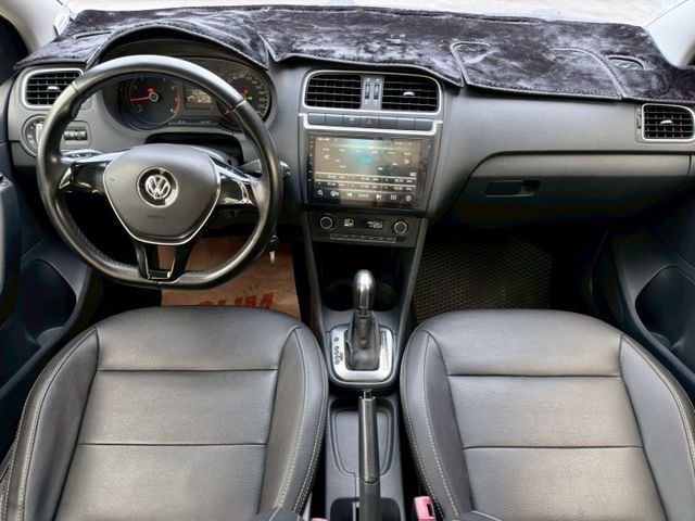 歡迎視訊賞車。頂規，雙安、恆溫、皮椅、鋁圈、前霧燈、螢幕、倒車顯影、感應頭燈。內、外漂亮，認證車。  第7張相片