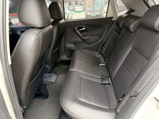 歡迎視訊賞車。頂規，雙安、恆溫、皮椅、鋁圈、前霧燈、螢幕、倒車顯影、感應頭燈。內、外漂亮，認證車。  第9張相片