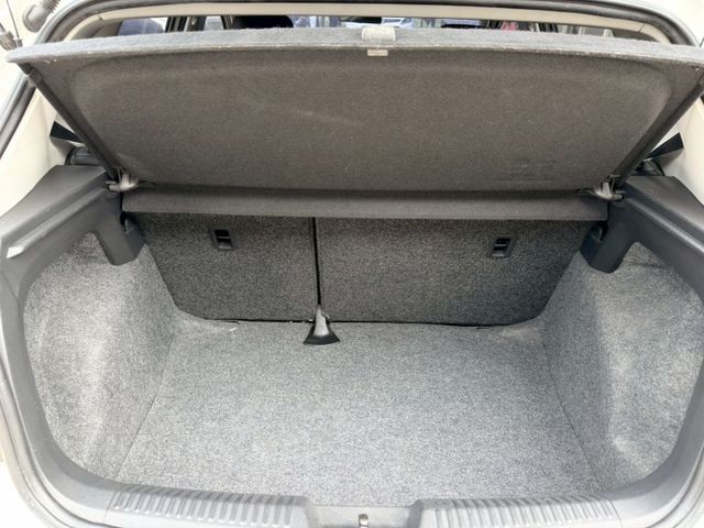 歡迎視訊賞車。頂規，雙安、恆溫、皮椅、鋁圈、前霧燈、螢幕、倒車顯影、感應頭燈。內、外漂亮，認證車。  第11張相片