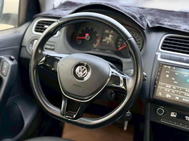 歡迎視訊賞車。頂規，雙安、恆溫、皮椅、鋁圈、前霧燈、螢幕、倒車顯影、感應頭燈。內、外漂亮，認證車。  第12張相片