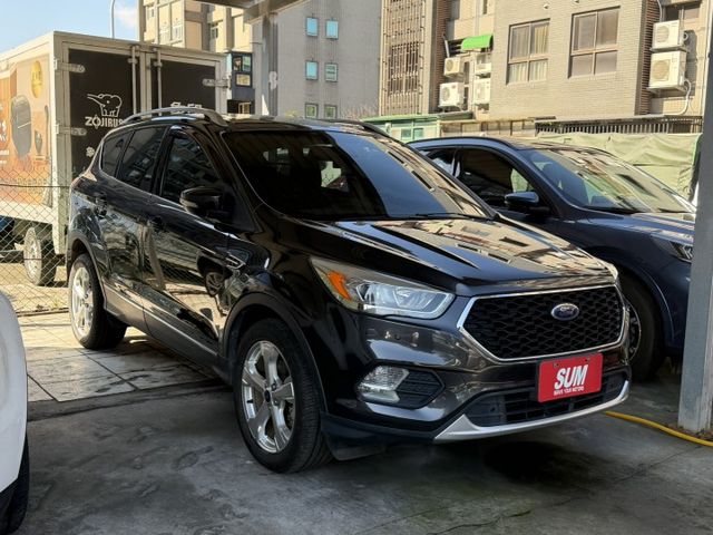 歡迎視訊賞車。頂級，時尚經典型，17型式，小改款，七安、倒車顯影、全景天窗、腳踢電尾門、盲點偵測、免鑰啟動、後座出風口  第1張相片