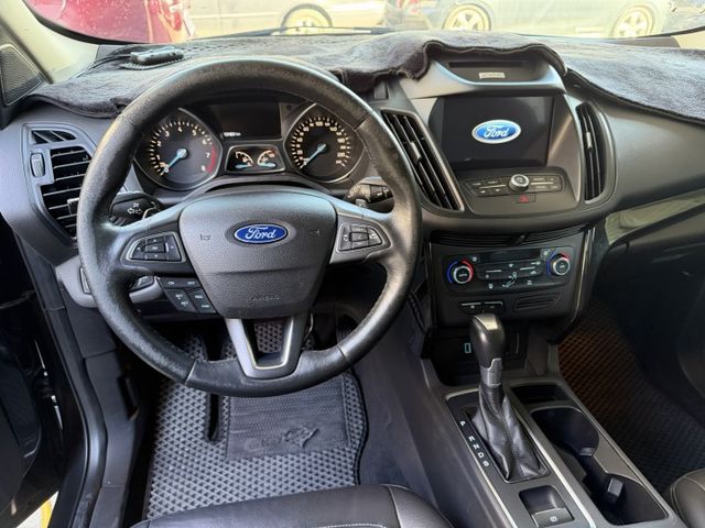 歡迎視訊賞車。頂級，時尚經典型，17型式，小改款，七安、倒車顯影、全景天窗、腳踢電尾門、盲點偵測、免鑰啟動、後座出風口  第3張相片