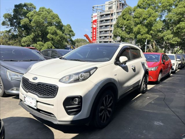 歡迎視訊賞車。4WD旗艦型，六安、循跡防滑、斜坡起步輔助、陡坡緩降、全景天窗、LED日行燈、定速、感應頭燈。原鈑件  第1張相片