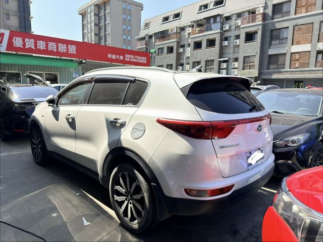 歡迎視訊賞車。4WD旗艦型，六安、循跡防滑、斜坡起步輔助、陡坡緩降、全景天窗、LED日行燈、定速、感應頭燈。原鈑件  第3張相片