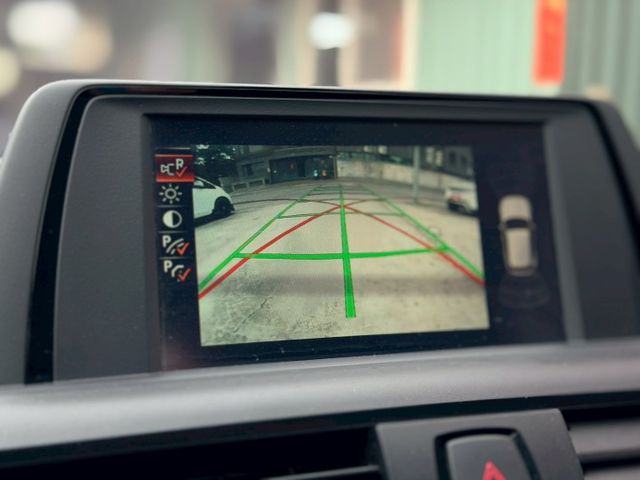 歡迎視訊賞車。原鈑件，認證車。小改款，電動椅、雙區溫控、免鑰啟動、倒車顯影、雨滴感應雨刷、循跡防滑、斜坡起步輔助，漂亮  第12張相片