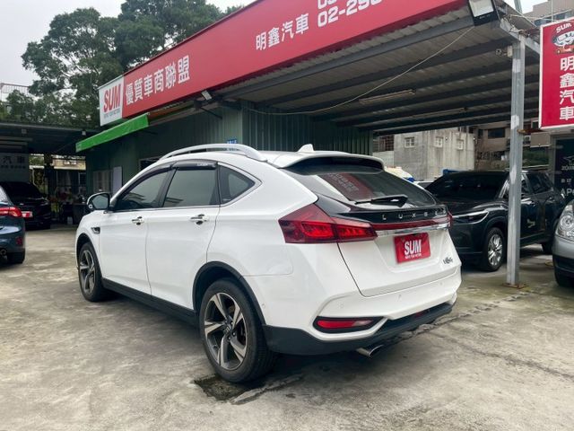 新車入庫，歡迎視訊賞車。AR好行版，免鑰啟動、天窗、電動尾門、六具安全氣囊、環景影像、循跡防滑、斜坡起步輔助、胎壓偵測  第6張相片