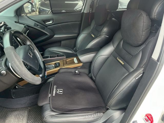 新車入庫，歡迎視訊賞車。AR好行版，免鑰啟動、天窗、電動尾門、六具安全氣囊、環景影像、循跡防滑、斜坡起步輔助、胎壓偵測  第8張相片