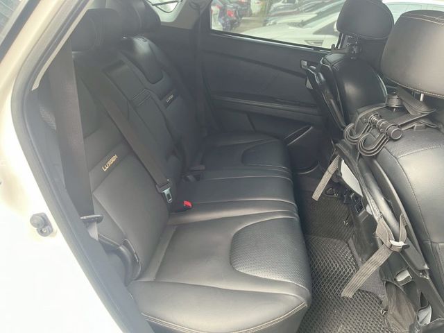 新車入庫，歡迎視訊賞車。AR好行版，免鑰啟動、天窗、電動尾門、六具安全氣囊、環景影像、循跡防滑、斜坡起步輔助、胎壓偵測  第9張相片