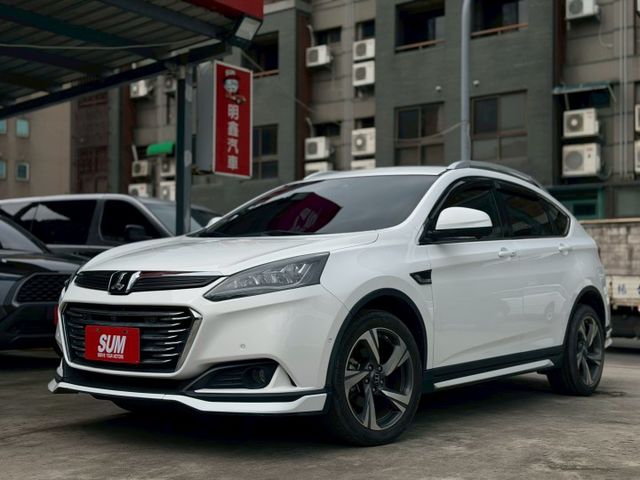 歡迎視訊賞車。Aero版，原廠空力套件組，LED頭燈、換檔撥片、免鑰啟動、前方駐車雷達、環景影像、自動停車、電動尾門。  第1張相片