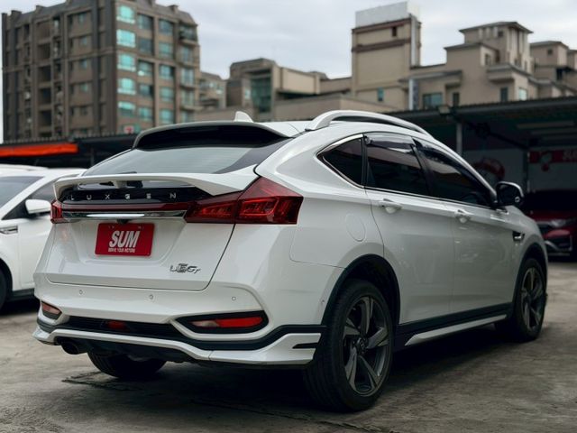 歡迎視訊賞車。Aero版，原廠空力套件組，LED頭燈、換檔撥片、免鑰啟動、前方駐車雷達、環景影像、自動停車、電動尾門。  第4張相片