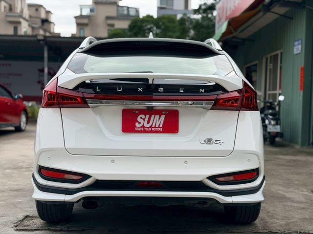 歡迎視訊賞車。Aero版，原廠空力套件組，LED頭燈、換檔撥片、免鑰啟動、前方駐車雷達、環景影像、自動停車、電動尾門。  第5張相片