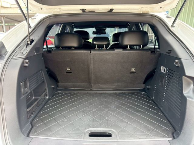 歡迎視訊賞車。Aero版，原廠空力套件組，LED頭燈、換檔撥片、免鑰啟動、前方駐車雷達、環景影像、自動停車、電動尾門。  第11張相片