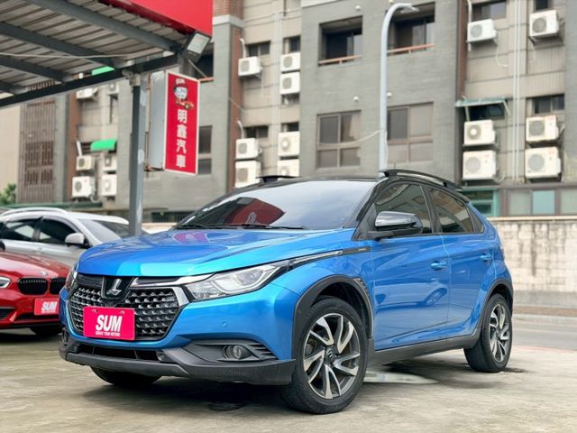 歡迎視訊賞車。AR環景版，免鑰啟動、前駐車雷達、環景影像、自動停車、電動折疊後視鏡、六安、車道變換輔助，內、外漂亮  第1張相片