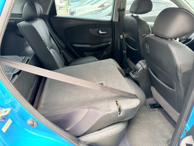 歡迎視訊賞車。AR環景版，免鑰啟動、前駐車雷達、環景影像、自動停車、電動折疊後視鏡、六安、車道變換輔助，內、外漂亮  第10張相片