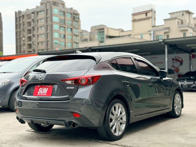 頂級版，HID頭燈、LED尾燈、換檔撥片、分區溫控、免鑰啟動、感應頭燈、感應雨刷、環景影像、盲點偵測、HUD抬顯。認證車  第4張相片