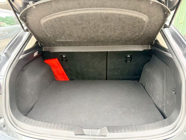 頂級版，HID頭燈、LED尾燈、換檔撥片、分區溫控、免鑰啟動、感應頭燈、感應雨刷、環景影像、盲點偵測、HUD抬顯。認證車  第11張相片