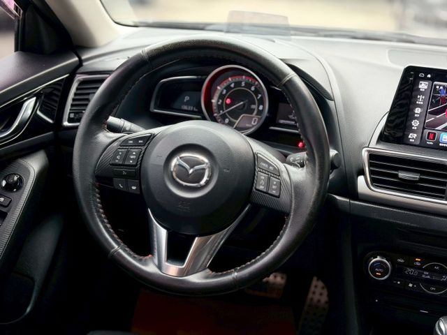 頂級版，HID頭燈、LED尾燈、換檔撥片、分區溫控、免鑰啟動、感應頭燈、感應雨刷、環景影像、盲點偵測、HUD抬顯。認證車  第13張相片