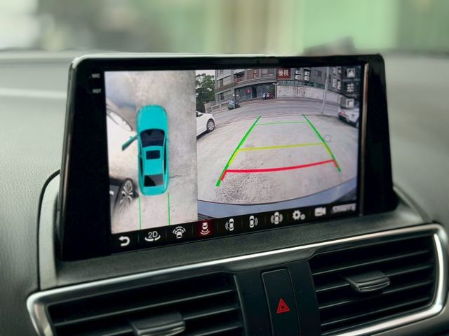 頂級版，HID頭燈、LED尾燈、換檔撥片、分區溫控、免鑰啟動、感應頭燈、感應雨刷、環景影像、盲點偵測、HUD抬顯。認證車  第14張相片