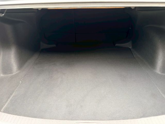 豪華版，ACC跟車、AEB緊急煞車、車道偏離警示、循跡防滑、七具安全氣囊、恆溫空調、前霧燈。內、外漂亮，原鈑件，認證車。  第10張相片