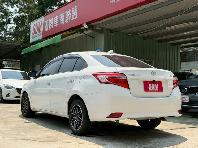 歡迎視訊賞車。經典型，雙安、安卓機螢幕、倒車顯影、前雷達、鋁圈、前霧燈。原鈑件，認證車，車況優！跑11萬，里程保證！  第6張相片