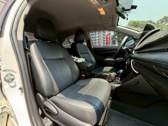 歡迎視訊賞車。經典型，雙安、安卓機螢幕、倒車顯影、前雷達、鋁圈、前霧燈。原鈑件，認證車，車況優！跑11萬，里程保證！  第9張相片