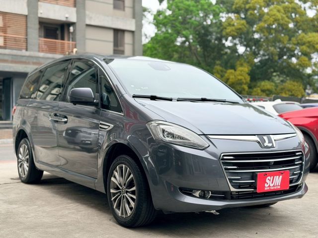 歡迎視訊賞車。智能影音八人座，四安、電動側滑門、環景影像、IKEY、循跡防滑、斜坡起步輔助、後座獨立空調、感應頭燈。原鈑  第3張相片