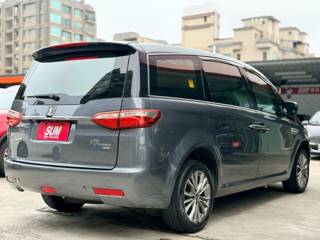 歡迎視訊賞車。智能影音八人座，四安、電動側滑門、環景影像、IKEY、循跡防滑、斜坡起步輔助、後座獨立空調、感應頭燈。原鈑  第6張相片