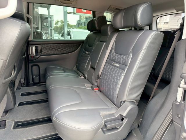 歡迎視訊賞車。智能影音八人座，四安、電動側滑門、環景影像、IKEY、循跡防滑、斜坡起步輔助、後座獨立空調、感應頭燈。原鈑  第8張相片