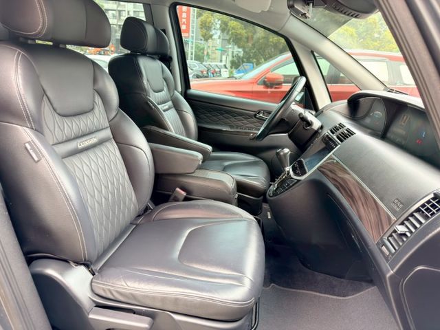 歡迎視訊賞車。智能影音八人座，四安、電動側滑門、環景影像、IKEY、循跡防滑、斜坡起步輔助、後座獨立空調、感應頭燈。原鈑  第11張相片