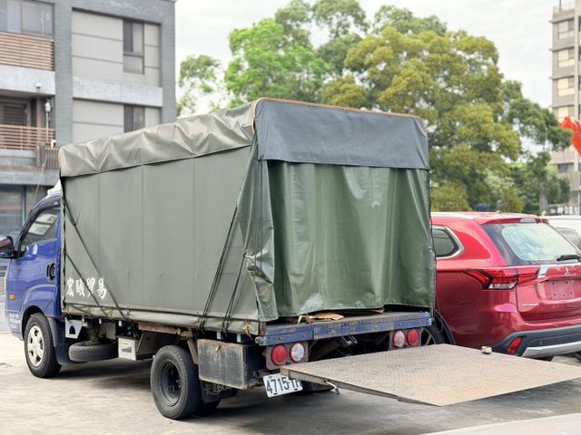 歡迎視訊賞車。卡旺一手車僅跑9萬，里程保證 原鈑件 有電動尾門  第2張相片