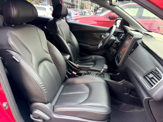 歡迎視訊賞車。原鈑件，認證車。大屏幕版，雙安、恆溫、定速、胎壓偵測、Side View。僅跑十萬，里程保證。買菜代步好用  第8張相片